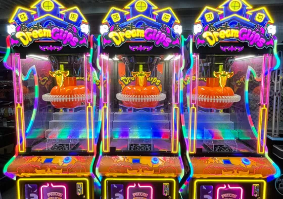 1. Classic Pumpkin Pick: Players navigate the claw to pick seasonal prizes such as small toys, candies, or collectibles in a timed session.