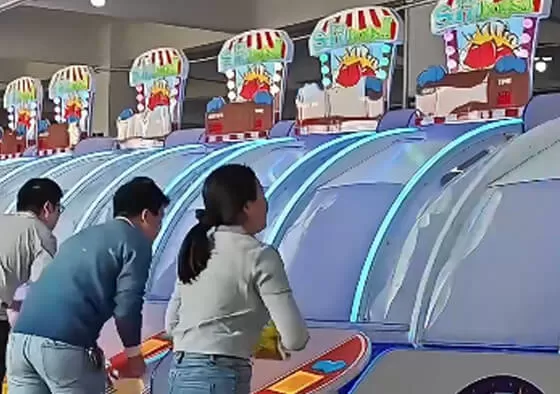 2. Combo Challenge Mode: Focuses on hitting three different colored targets consecutively to activate score multipliers and unlock special high-value target rounds.