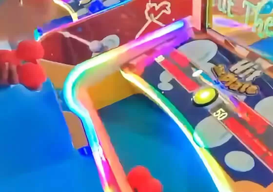 2. Combo & Multiplier Challenge: Special golden or colored plates appear, triggering score multipliers or bonus ticket jackpots for consecutive hits, rewarding precision and speed.