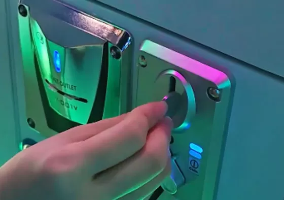 1. Instant Battle, Drop-in Play: No waiting needed. Insert coins to instantly challenge a friend. The system automatically assigns the puck, launching a fast-paced two-player duel where each round las...