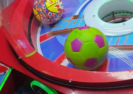 3. Endless Arcade Mode: A continuous play mode where players try to keep the ball in play as long as possible, with scores accumulating until the ball is lost.