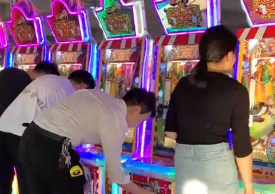 2. Bonus Light Challenge: A special round where successfully completing a sequence of catches triggers the prize light wheel, giving players a chance to win a lottery ticket or access the twisted egg prize.