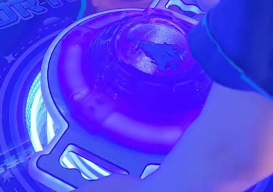 1. Speed Track: Continuously accelerate on tracks with alternating straightaways and curves; base tickets are awarded based on total mileage.