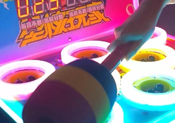 3. One Player: Single-player game: Use tools to hit things that appear to win.