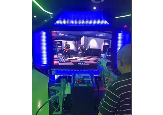 Multi-Level Adventure Mode: Players enter different themed scenes, defeat monsters and bosses, and earn high score rewards upon completion.