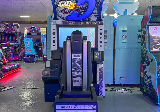 VS Battle: Challenge CPU rivals or race against ghost data from top players.