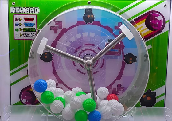 3. Claim the corresponding prize. Cards or prizes corresponding to the colored ball's number will be displayed or dropped above, and players can claim their rewards.