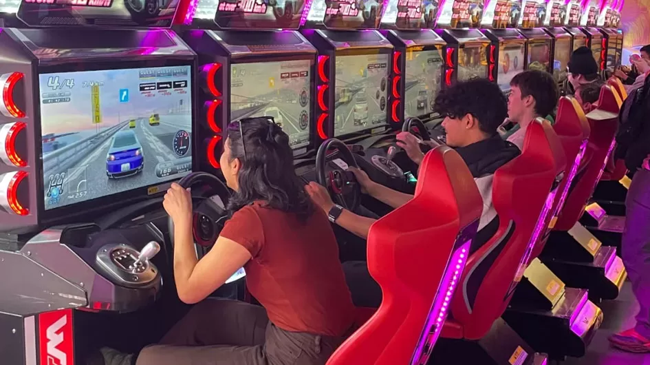 Racing Car Coin-Operated Game Machine 32 Inch HD Screen One Stop Solution