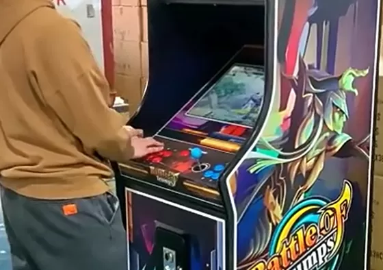 3. Start the game: Select the number of players according to the screen prompts and start the level or battle.