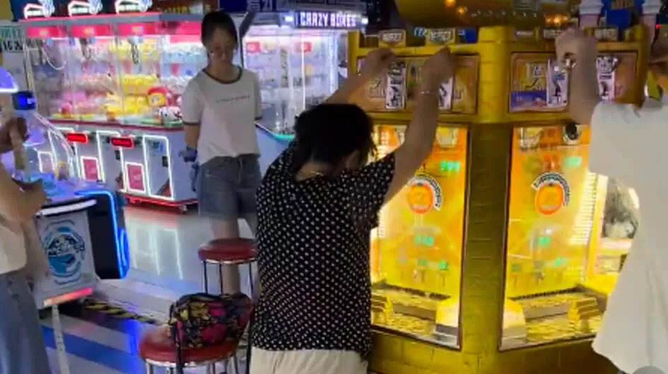 rotational molding four person mixed team gift game machine one stop solution supplier