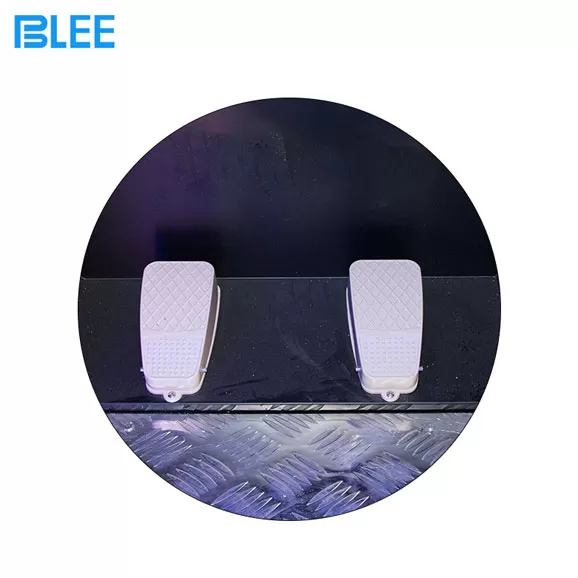 Product Details of Single-player High-speed Racing Game Console with 22-inch Screen and Coin-operated Version