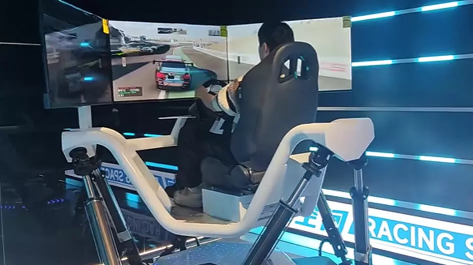 Three-Screen Six-Axis Two-Player Racing Game VR Game Machine One Stop Solution