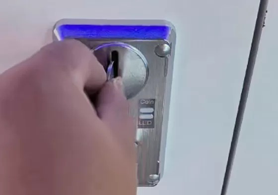 1.Standard ExcavationInsert token and operate excavator to grab prizes