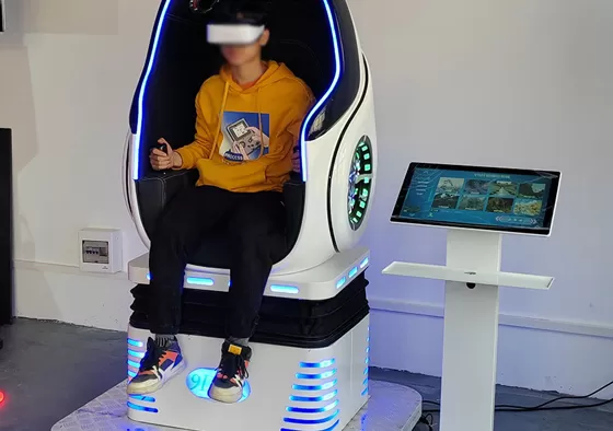 3. Immerse yourself in the high-definition VR game world and feel the dynamic virtual reality world.