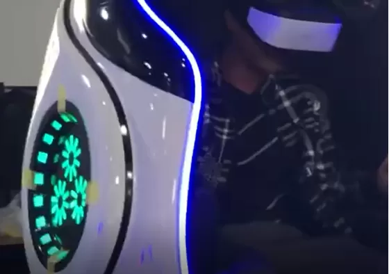 2. Players wear VR glasses and adjust seat straps.