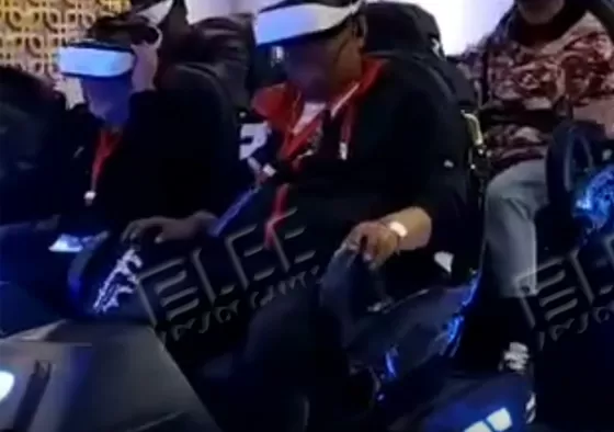 1. Pay by coin/QR code/cash to purchase game time, choose game adventure.