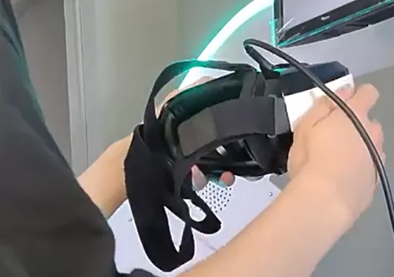 3. Immerse yourself in the high-definition VR game world and feel the dynamic virtual reality world.