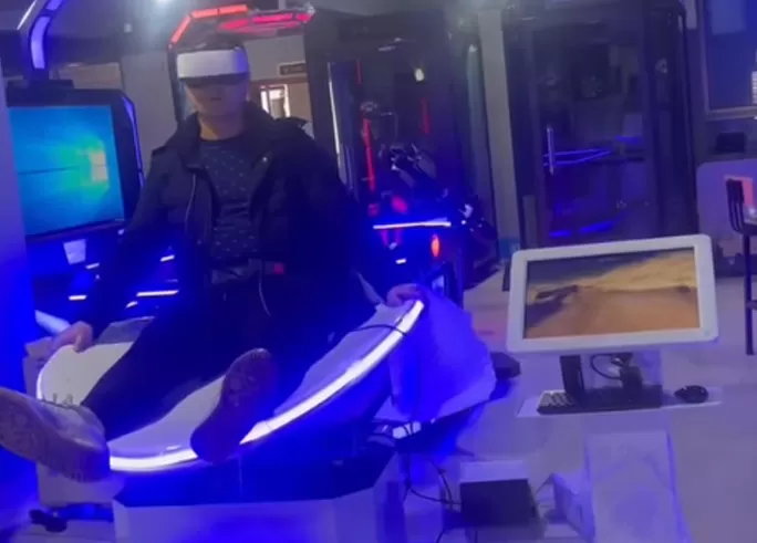 VR Skiing Game Machine