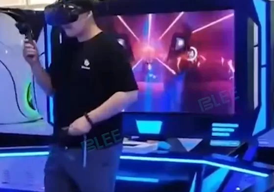 1. Pay by coin/QR code/cash to purchase game time, choose game adventure.