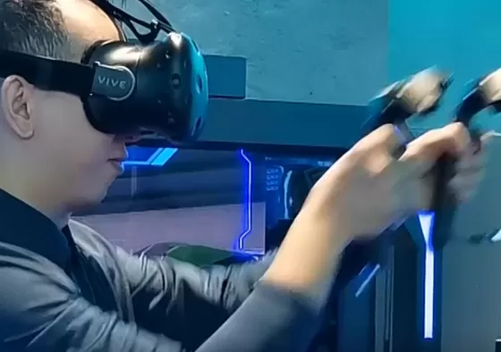 3. Immerse yourself in the high-definition VR game world and feel the dynamic virtual reality world.